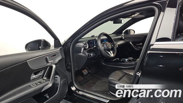Mercedes-Benz A-Class 2020 — photo 13