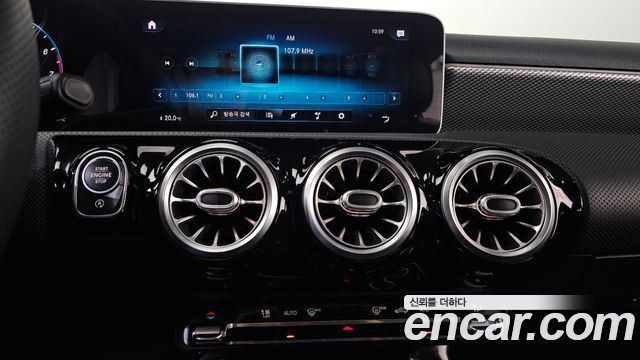 Mercedes-Benz A-Class 2020 — photo 19