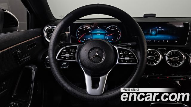 Mercedes-Benz A-Class 2020 — photo 20