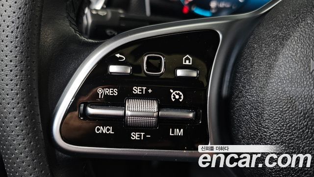 Mercedes-Benz A-Class 2020 — photo 23