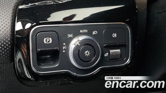 Mercedes-Benz A-Class 2020 — photo 26