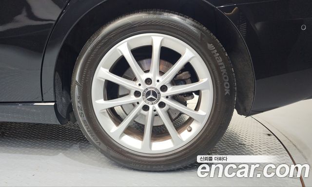 Mercedes-Benz A-Class 2020 — photo 7
