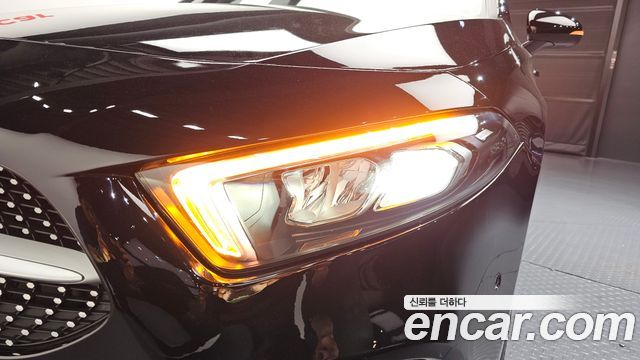 Mercedes-Benz A-Class 2020 — photo 8