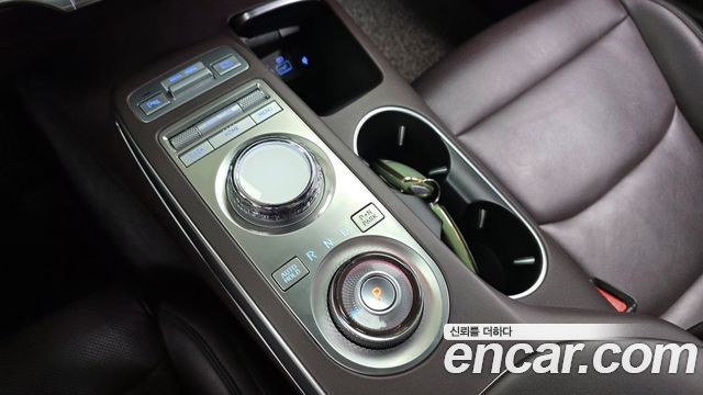 Genesis GV70 2021 — photo 12