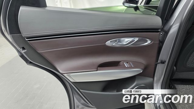 Genesis GV70 2021 — photo 15