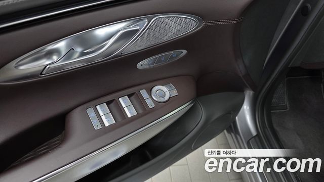 Genesis GV70 2021 — photo 28