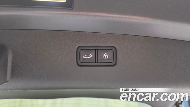 Genesis GV70 2021 — photo 29