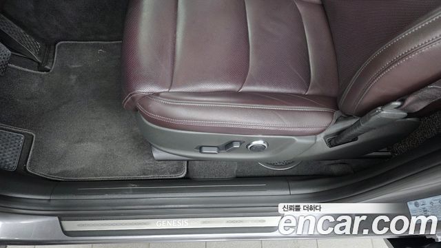 Genesis GV70 2021 — photo 31