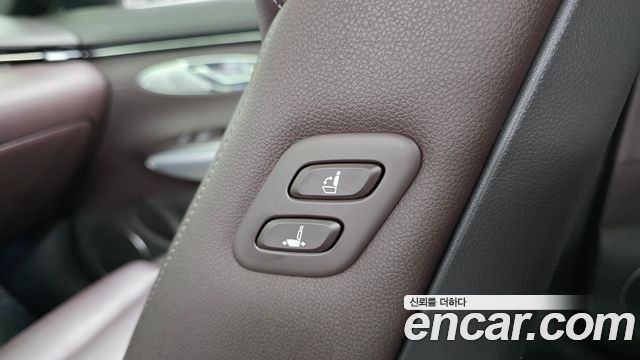 Genesis GV70 2021 — photo 32