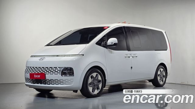 Hyundai Staria 2025 — photo 1