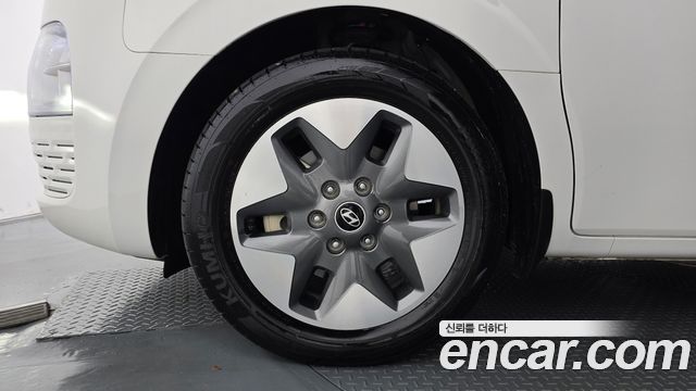 Hyundai Staria 2025 — photo 5