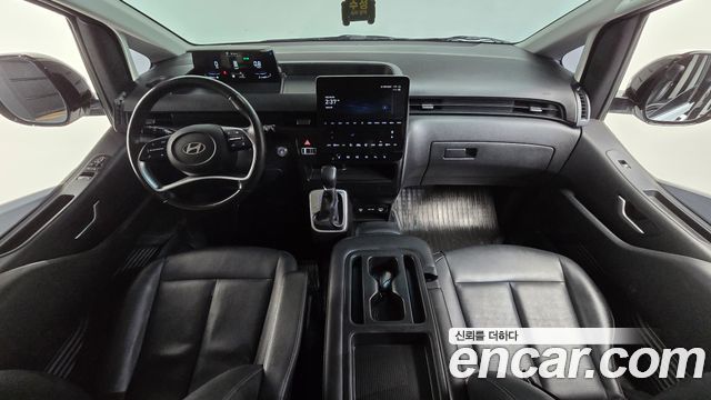 Hyundai Staria 2025 — photo 10