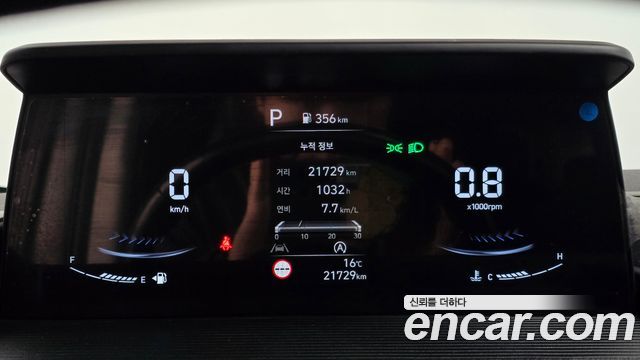 Hyundai Staria 2025 — photo 11