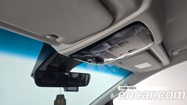 Hyundai Staria 2025 — photo 23