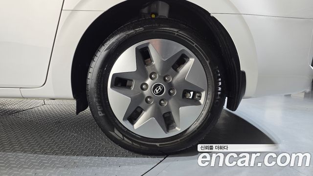 Hyundai Staria 2025 — photo 7