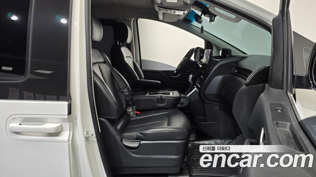 Hyundai Staria 2025 — photo 16