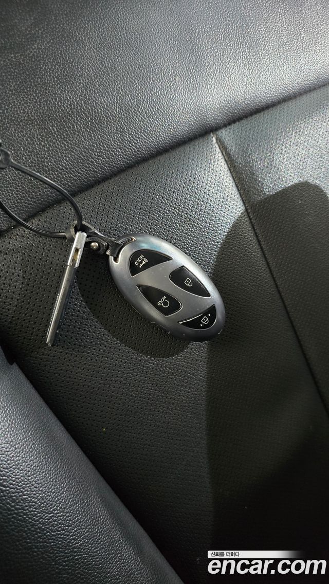 Hyundai Staria 2025 — photo 27