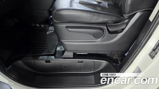 Hyundai Staria 2025 — photo 28