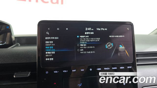Hyundai Staria 2025 — photo 32