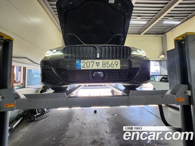 BMW 5-Series 2022 — photo 1