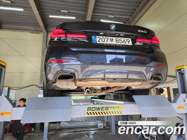 BMW 5-Series 2022 — photo 2