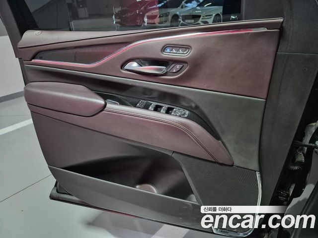 Cadillac Escalade 2023 — photo 12
