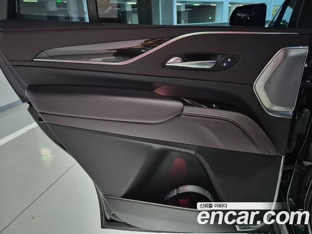Cadillac Escalade 2023 — photo 13