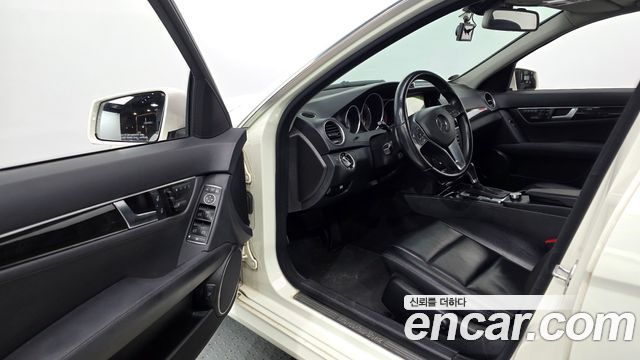 Mercedes-Benz C-Class 2012 — photo 11