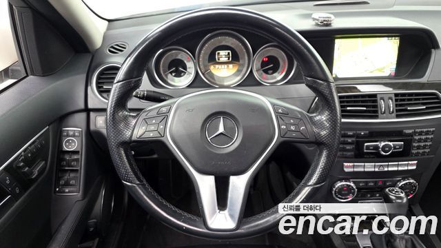 Mercedes-Benz C-Class 2012 — photo 13