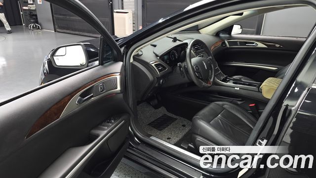 Lincoln MKZ 2014 — photo 10
