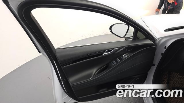 Genesis G80 2023 — photo 14