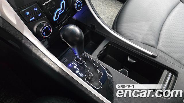 Hyundai Sonata 2010 — photo 9