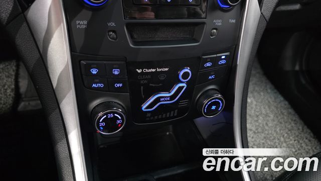 Hyundai Sonata 2010 — photo 17