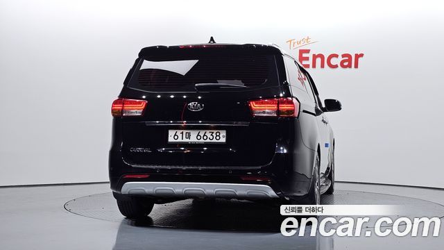 Kia Canival 2015 — photo 4