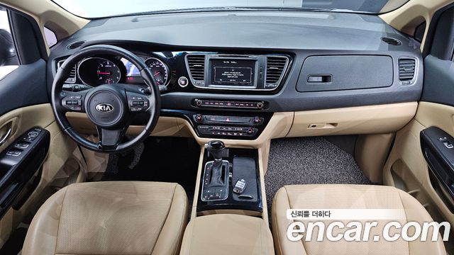 Kia Canival 2015 — photo 10