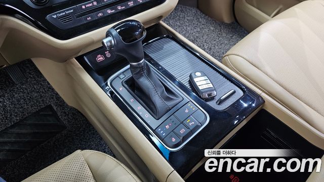 Kia Canival 2015 — photo 12
