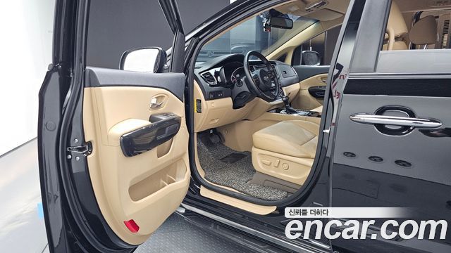 Kia Canival 2015 — photo 13