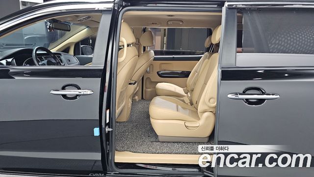 Kia Canival 2015 — photo 18