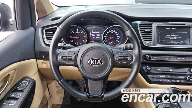 Kia Canival 2015 — photo 19