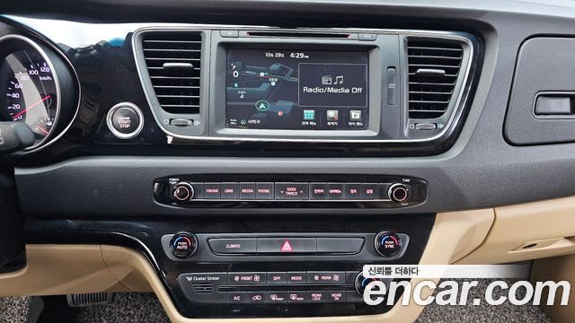Kia Canival 2015 — photo 20