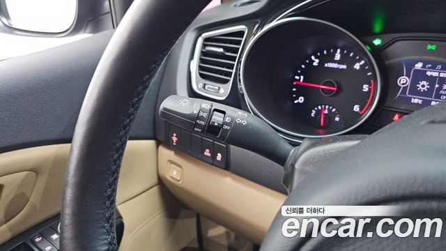 Kia Canival 2015 — photo 23