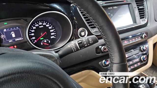 Kia Canival 2015 — photo 24