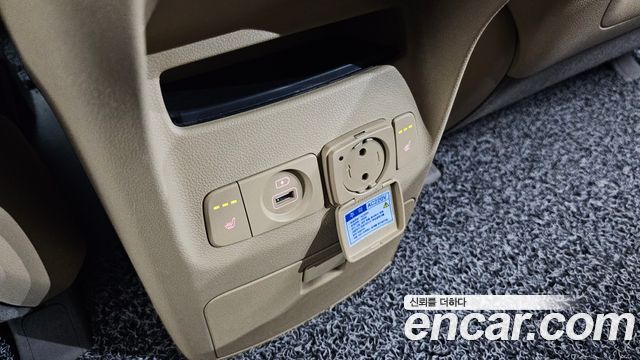 Kia Canival 2015 — photo 25