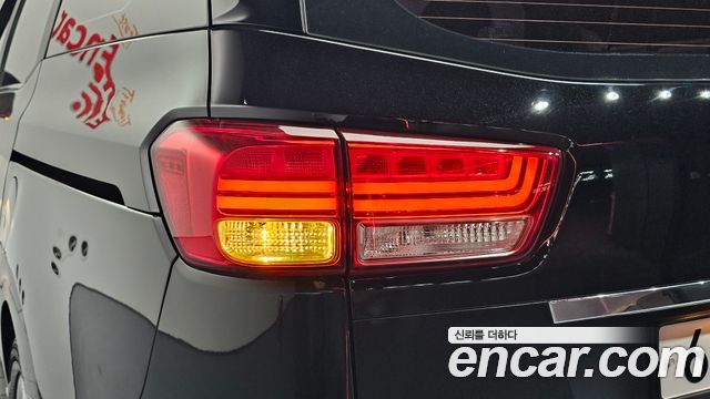 Kia Canival 2015 — photo 9