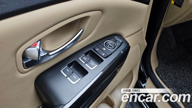 Kia Canival 2015 — photo 28