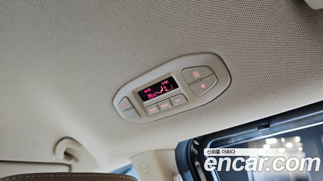 Kia Canival 2015 — photo 29