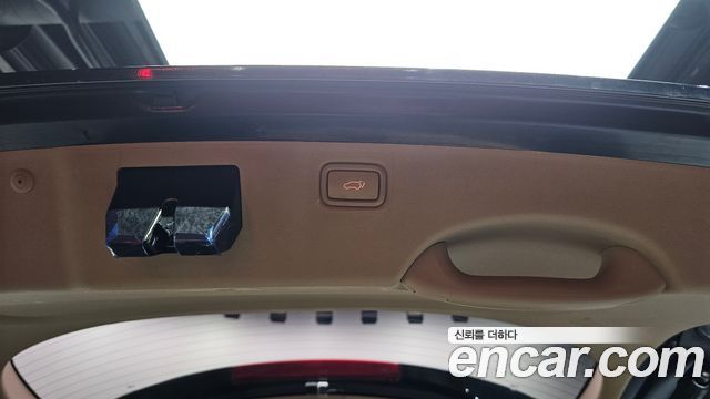 Kia Canival 2015 — photo 30