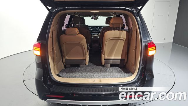 Kia Canival 2015 — photo 31
