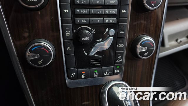 Volvo XC60 2014 — photo 17