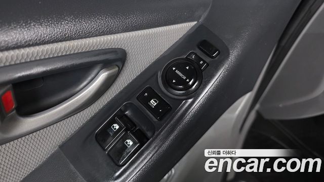 Hyundai Starex 2010 — photo 11